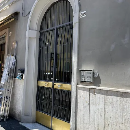 House Vicino Stazione Apartment